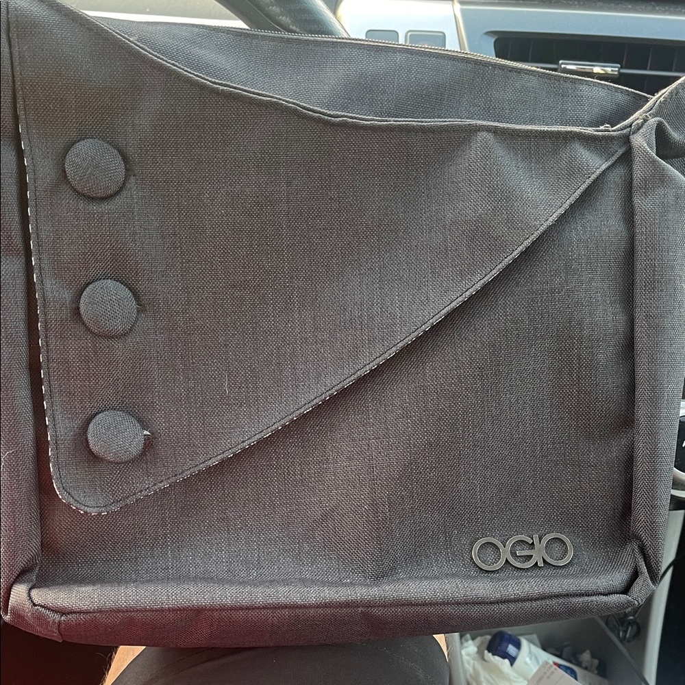 30-212203 OGIO Charcoal Men's Messenger Bag